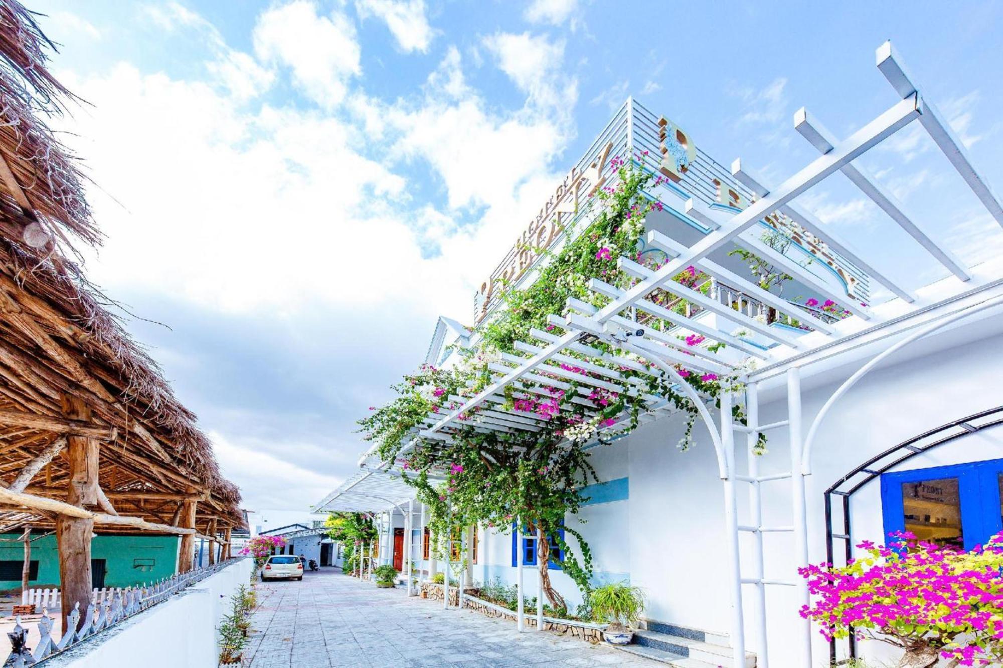 Super Oyo 598 Peony Hotel Cam Ranh Exterior photo